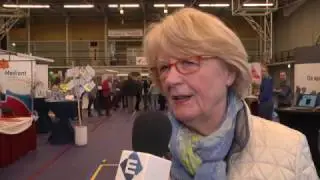 Reportage: Seniorenbeurs in Diekmanhal voor Enschedese ouderen (TV Enschede)