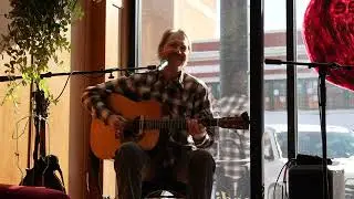 Chris Weydeveld performing 