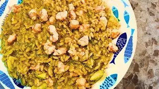I tuoi ospiti ti ringrazieranno per questo delizioso risotto con i gamberi e avocado!