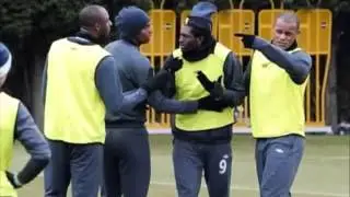 Emmanuel Adebayor Fight vs Kolo Toure at Manchester City Training !