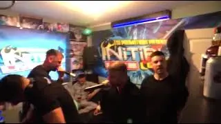MC ROCKING B2B MC KICKING - NO COMMENT
