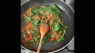 Chicken Pasta with Bacon & Spinach in Tomato sauce #youtubeshorts #ytshorts #youtubeshortsvideos
