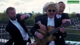Bidla Buh gibt Corona-Konzert über den Dächern Hamburgs