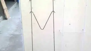 Suporte de parede para gaiolas de criação