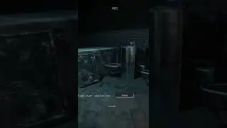 Застрял в коридоре, а оно прямо за моей спиной.