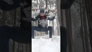 С пеньком на плечах. 🏋️🪵☃️🧌. #liohastyle #приседвлесу #юмор #090126.