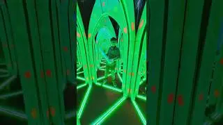 Mirror maze trick 😮#tricks #mirrormazetricks #adhishonthego @TheBhosalefamily #shortsfeed