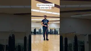 How beginners do the double unders vs how you should actually do it! #jumprope #beginners #shorts