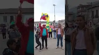 En Colombia poblaci&oacute;n sale a defender la democracia y la soberan&iacute;a nacional