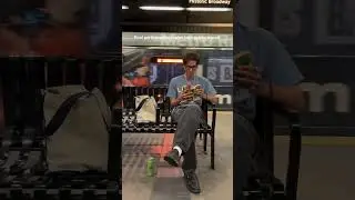 Настоящие перформативные мужчины ездят на общественном транспорте 😏