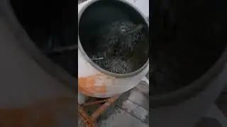 Tra&ccedil;o de concreto na betoneira Maqtron 150 litros