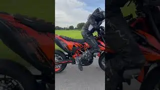 Supermofools 690 SMC-R with Ultimate Edition headlight, carbon and more 🤌