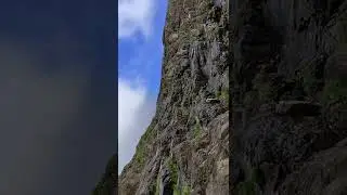 Au pied de la plus grande cascade de France, 420m de haut ! 🤩