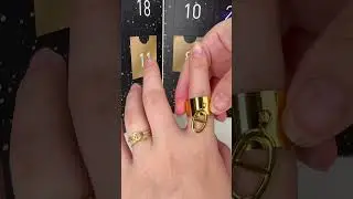 Le calendrier de l&rsquo;avent 24 bijoux en acier inoxydable est d&eacute;j&agrave; disponible en ligne sur Aprizo.com ✨