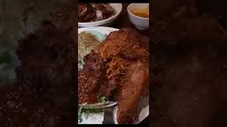 Лучшее место, где можно попробовать жареную курицу по-малайзийски.