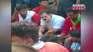 Rahul Gandhi Visits Anand Vihar Railway Station, Dons 'Coolie' Attire