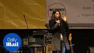Rome's mayor Virginia Raggi protests Italian PM's reforms - Daily Mail