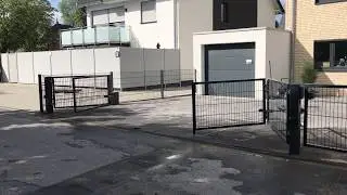Falttor aus Doppelstabmatte, www.zaun-manufaktur.eu,  Portia automatic 4 volets