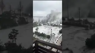 Кадры из Сочи, там волны достигают в высоту до 6 метров.#шторм #Сочи