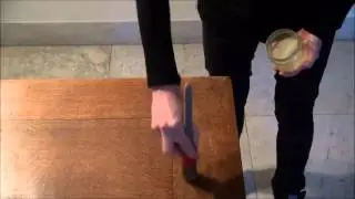 Het aanbrengen van een waslaag op een meubel