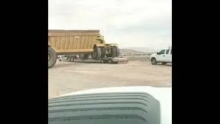 trailer #Heavy duty truck #Many wheels #big truck #Engineering vehicle