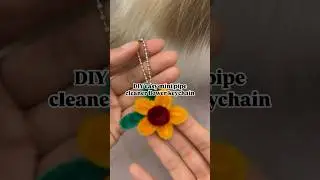Easy mini pipe cleaner flower keychain #pipecleanerflower #easydiyideas #diykeychain #pipecleanerart