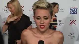 Miley Cyrus Thinks Rihanna Should Be No. 1 on Maxim's Hot 100 - Splash News | Splash News TV