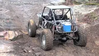MADRAM11 HAMMERS ON HIS JK BUGGY