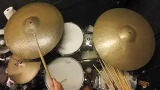 K. Zildjian Istanbul 22&rdquo; Old Stamp IIa 2268g (Left) vs. 22