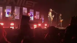 Feel Invincible live @skilletband @theoryofficial @SaintAsoniaOfficial Rock Resurrection tour￼￼