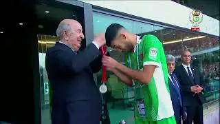 رئيس الجمهورية يُسلـم الميداليات لنادي مولودية الجزائر وصيف بطل كأس الجزائر