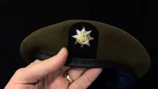 Установка значка Королевского Английского берета.