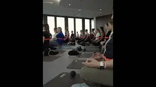 EGYM Wellpass Active ConnectXperience mit BLACKROLL&reg; & innocent drinks | Rooftop Yoga in M&uuml;nchen