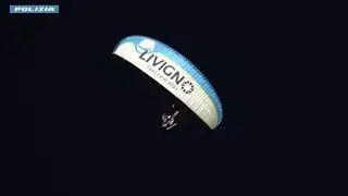 La fiamma olimpica di MILANO CORTINA 2026 arriva a LIVIGNO in parapendio