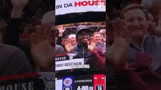 I was AWKWARD on the jumbotron 😬#nba #bulls #shorts