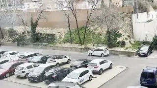 El Ritmo Acelerado del Estacionamiento: Autos en Velocidad x5 / 4K
