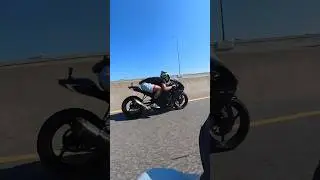 Suzuki GSXR 750 vs Kawasaki ZX6R (636)  #suzuki #kawasaki #moto