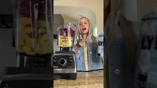 Чаша смузи с малиной и манго 🥣 #шорты