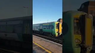 Southern pair of 377/4s arrive at Clapham Junction #train #southernrailway #henrystrains543 #clapham