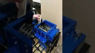 Я разбил айфон! 🤯 #short #experiment #iphone | Айфон против измельчителя 😱