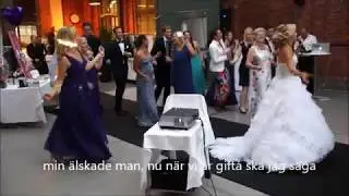 Artisten Anna Jois överraskade sin man med sång och flashmob på bröllopet