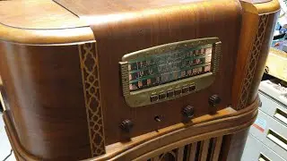 1941 Motorola 83K1 Antique Radio with Bluetooth
