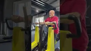 Rowing sur appareil #renforcementmusculaire #dos #coachbelcourtois #forceethonneur