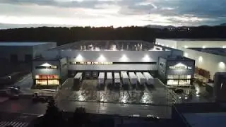 Proceso de ejecuci&oacute;n de un edificio industrial aislado.