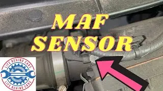 Расположение датчика массового расхода воздуха в бензиновом двигателе Nissan Juke 2017 года.