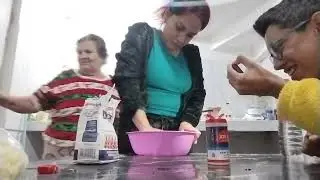 Mi mamá me enseña a hacer tortillas de harina 🥴🥶🫣 pase la prueba ? 😶‍🌫️🫓 