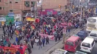 Marcha de la COB arriba a la ciudad de El Alto con rumbo al centro pace&ntilde;o 