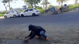  The workers are continuing their work.