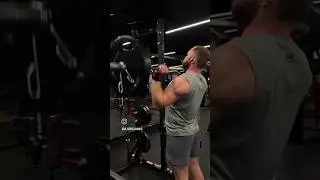 Армейский жим, топ упражнение на плечи #fit #motivation #sports #shoulder #gym #bodybuilding