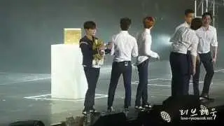 [fancam] 150501 SS6 Singapore - Ryeowook Eunhyuk Donghae having fun with plush bag
